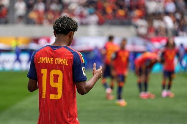 Lamine Yamal of Spain before kick-off Spain v Austria, 2026 FIFA World Cup, WM, Weltmeisterschaft, Fussball ROund of 32, Football, Los Angeles Stadium, California, USA - 02 Jul 2026Los Angeles Los Angeles Stadium California (CA) United States of America  Copyright: xIsmaelxAdnan Shutterstockx 16974404am