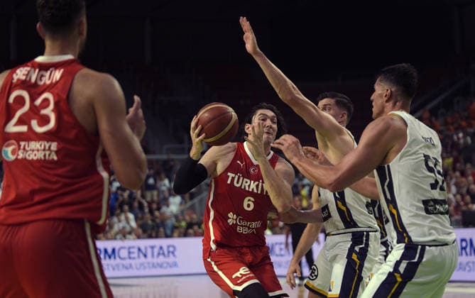 Bosnia and Herzegovina v Turkiye - FIBA Basketball World Cup 2027 European Qualifiers ZENICA, BOSNIA AND HERZEGOVINA - JULY 2: Cedi Osman (6) of Turkiye in action during the FIBA Basketball World Cup 2027 first round match between Bosnia and Herzegovina and Turkiye at Husejin Smajlovic Hall in Zenica, Bosnia and Herzegovina, on July 2, 2026. Samir Jordamovic Anadolu Zenica Bosnia and Herzegovina. Editorial use only. Please get in touch for any other usage.  Copyright: x2026xAnadoluxSamirxJordamovicx