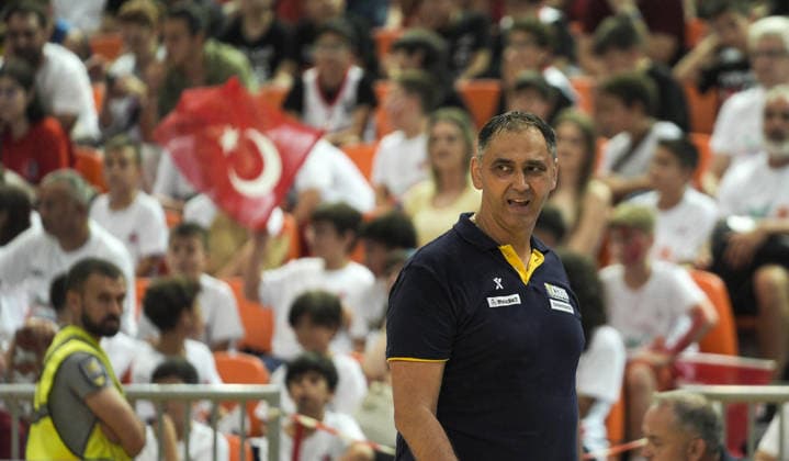 Bosnia and Herzegovina v Turkiye - FIBA Basketball World Cup 2027 European Qualifiers ZENICA, BOSNIA AND HERZEGOVINA - JULY 2: Head coach Dario Gjergja of Bosnia and Herzegovina follows the FIBA Basketball World Cup 2027 first round match between Bosnia and Herzegovina and Turkiye at Husejin Smajlovic Hall in Zenica, Bosnia and Herzegovina, on July 2, 2026. Samir Jordamovic Anadolu Zenica Bosnia and Herzegovina. Editorial use only. Please get in touch for any other usage.  Copyright: x2026xAnadoluxSamirxJordamovicx
