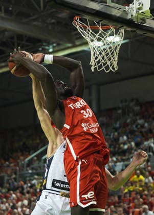 Bosnia and Herzegovina v Turkiye - FIBA Basketball World Cup 2027 European Qualifiers ZENICA, BOSNIA AND HERZEGOVINA - JULY 2: Adem Bona (30) of Turkiye in action during the FIBA Basketball World Cup 2027 first round match between Bosnia and Herzegovina and Turkiye at Husejin Smajlovic Hall in Zenica, Bosnia and Herzegovina, on July 2, 2026. Samir Jordamovic Anadolu Zenica Bosnia and Herzegovina. Editorial use only. Please get in touch for any other usage.  Copyright: x2026xAnadoluxSamirxJordamovicx
