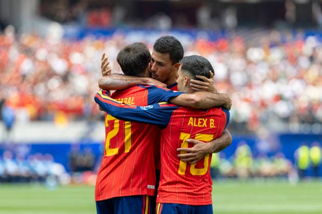 July 2, 2026, Los Angeles, California, USA: Spain players celebrate after MIKEL OYARZABAL (21) scores against Austria during the FIFA World Cup, WM, Weltmeisterschaft, Fussball Round of 32 soccer match at SoFi Stadium. Los Angeles USA - ZUMAc68_ 20260702_zaf_c68_031 Copyright: xRingoxChiux