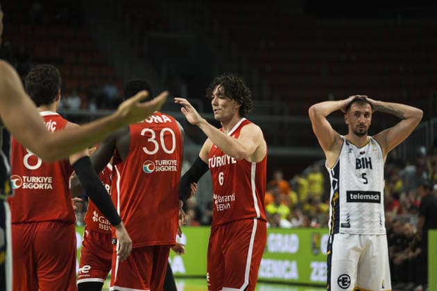 Bosnia and Herzegovina v Turkiye - FIBA Basketball World Cup 2027 European Qualifiers ZENICA, BOSNIA AND HERZEGOVINA - JULY 2: Cedi Osman (6) of Turkiye celebrates with his teammates at the end the FIBA Basketball World Cup 2027 first round match between Bosnia and Herzegovina and Turkiye at Husejin Smajlovic Hall in Zenica, Bosnia and Herzegovina, on July 2, 2026. Samir Jordamovic Anadolu Zenica Bosnia and Herzegovina. Editorial use only. Please get in touch for any other usage.  Copyright: x2026xAnadoluxSamirxJordamovicx