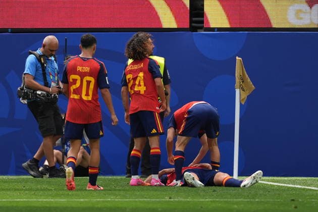 Spain v Austria - FIFA World Cup, WM, Weltmeisterschaft, Fussball 2026 - Round of 32 LOS ANGELES, CALIFORNIA - JULY 2: Mikel Oyarzabal (21) of Spain celebrates with teammates after scoring a goal during the 2026 FIFA World Cup Round of 32 match between Spain and Austria at the Los Angeles Stadium (SoFi Stadium) in Inglewood, California, United States on July 2, 2026. Tayfun Coskun Anadolu California United States. Editorial use only. Please get in touch for any other usage.  Copyright: x2026xAnadoluxTayfunxCoskunx