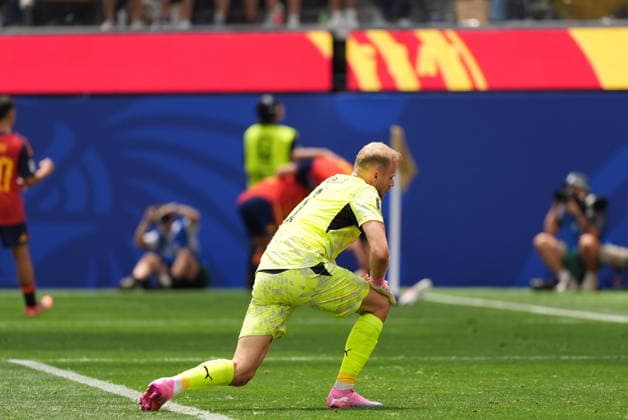 Spain v Austria - FIFA World Cup, WM, Weltmeisterschaft, Fussball 2026 - Round of 32 LOS ANGELES, CALIFORNIA - JULY 2: Alexander Schlager of Austria reacts after conceding a goal during the 2026 FIFA World Cup Round of 32 match between Spain and Austria at the Los Angeles Stadium (SoFi Stadium) in Inglewood, California, United States on July 2, 2026. Tayfun Coskun Anadolu California United States. Editorial use only. Please get in touch for any other usage.  Copyright: x2026xAnadoluxTayfunxCoskunx