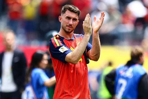 Aymeric Laporte of Spain applauds the fans at full-time Spain v Austria, 2026 FIFA World Cup, WM, Weltmeisterschaft, Fussball ROund of 32, Football, Los Angeles Stadium, California, USA - 02 Jul 2026Los Angeles Los Angeles Stadium California (CA) United States of America  Copyright: xMichaelxZemanek Shutterstockx 16974406bl