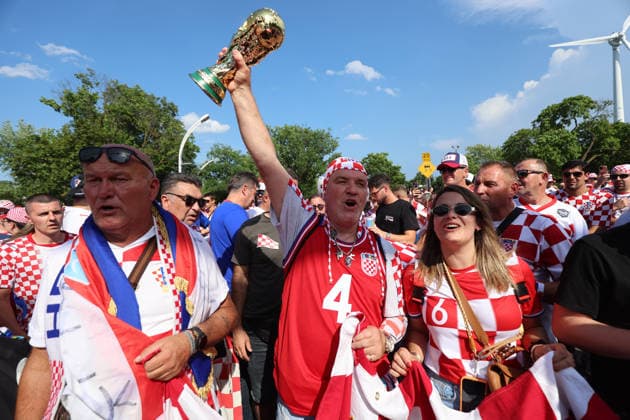 Portugal v Croatia: Round Of 32 - FIFA World Cup, WM, Weltmeisterschaft, Fussball 2026 Fans of Croatia gather in front of Toronto Stadium ahead of the FIFA World Cup 2026 Round Of 32 match between Portugal and Croatia at Toronto Stadium on July 2, 2026 in Toronto, Canada.  SanjinxStrukic PIXSELL