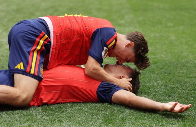 RECORD DATE NOT STATED FIFA World Cup, WM, Weltmeisterschaft, Fussball 2026 - Round of 32 - Spain vs Austria Mikel Oyarzabal of Spain (down) celebrates with teammate Gavi after scoring the 3-0 goal during the FIFA World Cup 2026 Round of 32 match Spain against Austria, in Los Angeles, USA, 02 July 2026. INGLEWOOD United States  Copyright: xCHRISTOPHERxTORRESx