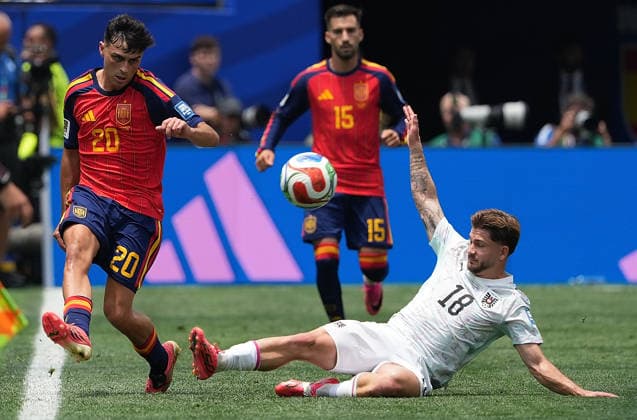 (260703) -- LOS ANGELES, July 3, 2026 -- Pedri (L) of Spain competes against Romano Schmid (R) of Austria during the round of 32 match between Spain and Austria at the 2026 FIFA World Cup, WM, Weltmeisterschaft, Fussball at Los Angeles Stadium in Los Angeles, the United States, July 2, 2026. ) (SP)U.S.-LOS ANGELES-FOOTBALL-FIFA WORLD CUP-ROUND OF 32-ESP VS AUT HuangxZongzhi 
