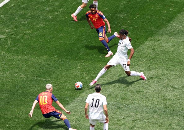 (260703) -- LOS ANGELES, July 3, 2026 -- Carney Chukwuemeka (C) of Austria competes during the round of 32 match between Spain and Austria at the 2026 FIFA World Cup, WM, Weltmeisterschaft, Fussball at Los Angeles Stadium in Los Angeles, the United States, July 2, 2026. ) (SP)U.S.-LOS ANGELES-FOOTBALL-FIFA WORLD CUP-ROUND OF 32-ESP VS AUT LixYing 