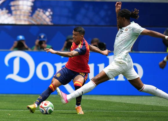 (260703) -- LOS ANGELES, July 3, 2026 -- Pedro Porro (L) of Spain competes with Carney Chukwuemeka of Austria during the round of 32 match between Spain and Austria at the 2026 FIFA World Cup, WM, Weltmeisterschaft, Fussball at Los Angeles Stadium in Los Angeles, the United States, July 2, 2026. ) (SP)U.S.-LOS ANGELES-FOOTBALL-FIFA WORLD CUP-ROUND OF 32-ESP VS AUT ChenxYichen 