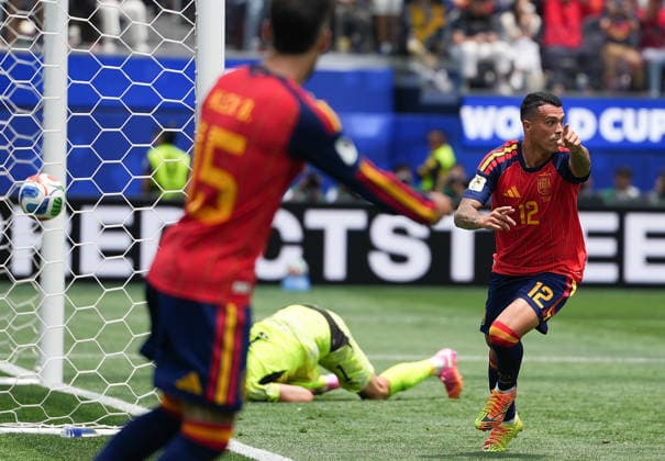 (260703) -- LOS ANGELES, July 3, 2026 -- Pedro Porro (R) of Spain celebrates after scoring during the round of 32 match between Spain and Austria at the 2026 FIFA World Cup, WM, Weltmeisterschaft, Fussball at Los Angeles Stadium in Los Angeles, the United States, July 2, 2026. ) (SP)U.S.-LOS ANGELES-FOOTBALL-FIFA WORLD CUP-ROUND OF 32-ESP VS AUT ChenxYichen 