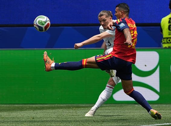 (260703) -- LOS ANGELES, July 3, 2026 -- Pedro Porro (R) of Spain competes during the round of 32 match between Spain and Austria at the 2026 FIFA World Cup, WM, Weltmeisterschaft, Fussball at Los Angeles Stadium in Los Angeles, the United States, July 2, 2026. ) (SP)U.S.-LOS ANGELES-FOOTBALL-FIFA WORLD CUP-ROUND OF 32-ESP VS AUT HuangxZongzhi 