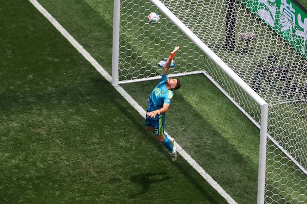 Unai Simón of Spain controls the ball during the FIFA World Cup, WM, Weltmeisterschaft, Fussball 2026 Round of 32 match Spain against Austria, in Los Angeles, United States, 02 July 2026. FIFA World Cup 2026 - Round of 32 - Spain vs Austria !ACHTUNG: NUR REDAKTIONELLE NUTZUNG!  Copyright: xDavidxTorox AME6765 20260702-55020782053_1