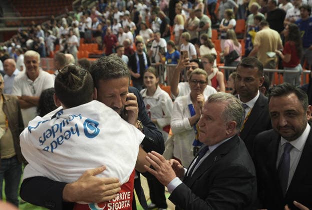 Bosnia and Herzegovina v Turkiye - FIBA Basketball World Cup 2027 European Qualifiers ZENICA, BOSNIA AND HERZEGOVINA - JULY 2: Turkish Minister of Youth and Sports, Askin Bak (2nd R) and President of the Turkish Basketball Federation (TBF), Hidayet Turkoglu (2nd L) celebrate with players after victory at the FIBA Basketball World Cup 2027 first round match between Bosnia and Herzegovina and Turkiye at Husejin Smajlovic Hall in Zenica, Bosnia and Herzegovina, on July 2, 2026. Samir Jordamovic Anadolu Zenica Bosnia and Herzegovina. Editorial use only. Please get in touch for any other usage.  Copyright: x2026xAnadoluxSamirxJordamovicx