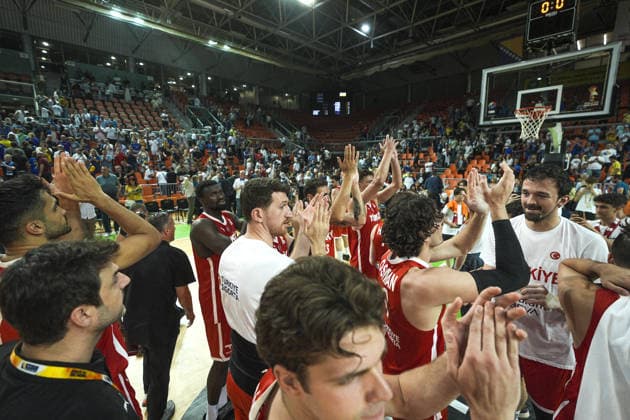 Bosnia and Herzegovina v Turkiye - FIBA Basketball World Cup 2027 European Qualifiers ZENICA, BOSNIA AND HERZEGOVINA - JULY 2: Players of Turkiye celebrate after victory at the FIBA Basketball World Cup 2027 first round match between Bosnia and Herzegovina and Turkiye at Husejin Smajlovic Hall in Zenica, Bosnia and Herzegovina, on July 2, 2026. Samir Jordamovic Anadolu Zenica Bosnia and Herzegovina. Editorial use only. Please get in touch for any other usage.  Copyright: x2026xAnadoluxSamirxJordamovicx