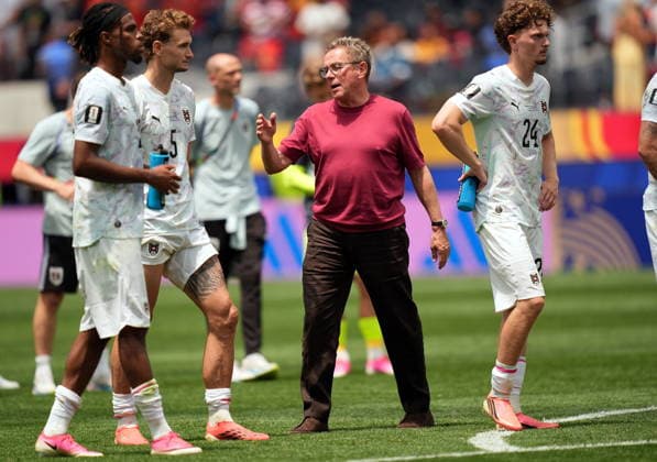 FIFA World Cup, WM, Weltmeisterschaft, Fussball 2026 - Round of 32 - Spain vs Austria Austria s head coach Ralf Rangnick (C) and teammates react after the FIFA World Cup 2026 Round of 32 match Spain against Austria, in Los Angeles, USA, 02 July 2026. INGLEWOOD United States  Copyright: xSCOTTxSTRAZZANTEx