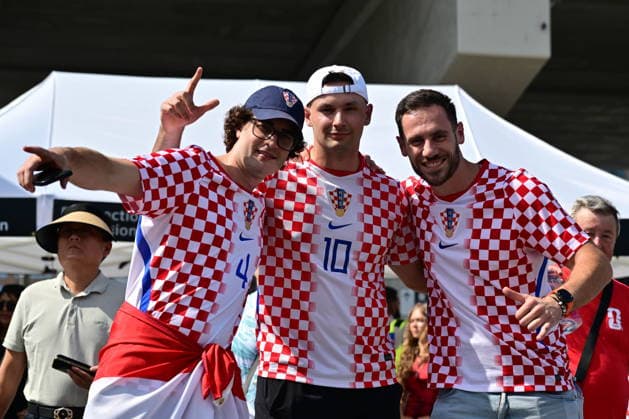 FIFA World Cup, WM, Weltmeisterschaft, Fussball 2026 - Round of 32 - Portugal vs Croatia Supporters of Croatia pose for a picture as they arrive for the FIFA World Cup 2026 Round of 32 match Portugal against Croatia, in Toronto, Canada, 02 July 2026. TORONTO Canada  Copyright: xEDUARDOxLIMAx