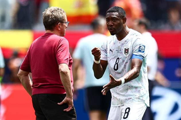 Austria head coach Ralf Rangnick and David Alaba of Austria at full-time Spain v Austria, 2026 FIFA World Cup, WM, Weltmeisterschaft, Fussball ROund of 32, Football, Los Angeles Stadium, California, USA - 02 Jul 2026Los Angeles Los Angeles Stadium California (CA) United States of America  Copyright: xMichaelxZemanek Shutterstockx 16974406br