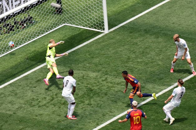 (260703) -- LOS ANGELES, July 3, 2026 -- Pedro Porro (C) of Spain scores during the round of 32 match between Spain and Austria at the 2026 FIFA World Cup, WM, Weltmeisterschaft, Fussball at Los Angeles Stadium in Los Angeles, the United States, July 2, 2026. ) (SP)U.S.-LOS ANGELES-FOOTBALL-FIFA WORLD CUP-ROUND OF 32-ESP VS AUT LixYing 