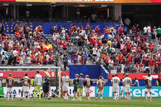 Austria players at full-time Spain v Austria, 2026 FIFA World Cup, WM, Weltmeisterschaft, Fussball ROund of 32, Football, Los Angeles Stadium, California, USA - 02 Jul 2026Los Angeles Los Angeles Stadium California (CA) United States of America  Copyright: xIsmaelxAdnan Shutterstockx 16974404bn