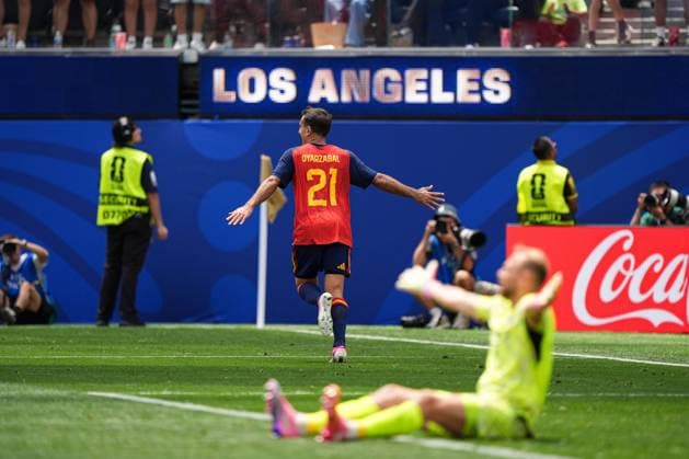 Mikel Oyarzabal of Spain celebrates scoring a goal for their side to make it 3-0 Spain v Austria, 2026 FIFA World Cup, WM, Weltmeisterschaft, Fussball ROund of 32, Football, Los Angeles Stadium, California, USA - 02 Jul 2026Los Angeles Los Angeles Stadium California (CA) United States of America  Copyright: xIsmaelxAdnan Shutterstockx 16974404bp