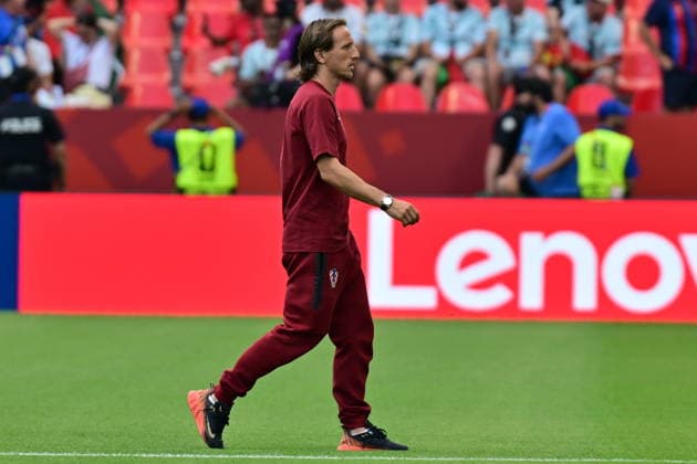 FIFA World Cup, WM, Weltmeisterschaft, Fussball 2026 - Round of 32 - Portugal vs Croatia Luka Modric of Croatia inspects the pitch ahead of the FIFA World Cup 2026 Round of 32 match Portugal against Croatia, in Toronto, Canada, 02 July 2026. TORONTO Canada  Copyright: xEDUARDOxLIMAx