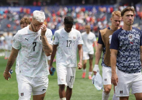 RECORD DATE NOT STATED FIFA World Cup, WM, Weltmeisterschaft, Fussball 2026 - Round of 32 - Spain vs Austria Marko Arnautovic (L) of Austria leaves the pitch dejected after losing the FIFA World Cup 2026 Round of 32 match Spain against Austria, in Los Angeles, USA, 02 July 2026. INGLEWOOD United States  Copyright: xCHRISTOPHERxTORRESx