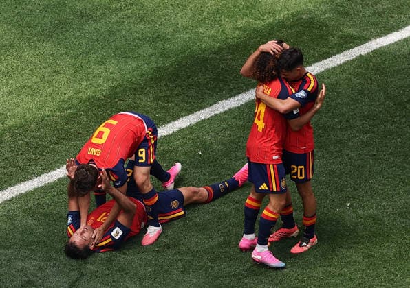 (260703) -- LOS ANGELES, July 3, 2026 -- Players of Spain celebrate after scoring during the round of 32 match between Spain and Austria at the 2026 FIFA World Cup, WM, Weltmeisterschaft, Fussball at Los Angeles Stadium in Los Angeles, the United States, July 2, 2026. ) (SP)U.S.-LOS ANGELES-FOOTBALL-FIFA WORLD CUP-ROUND OF 32-ESP VS AUT LixYing 