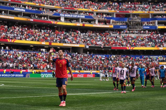 (260703) -- LOS ANGELES, July 3, 2026 -- Fabian Ruiz (front) of Spain greets the spectators after the round of 32 match between Spain and Austria at the 2026 FIFA World Cup, WM, Weltmeisterschaft, Fussball at Los Angeles Stadium in Los Angeles, the United States, July 2, 2026. ) (SP)U.S.-LOS ANGELES-FOOTBALL-FIFA WORLD CUP-ROUND OF 32-ESP VS AUT ChenxYichen 