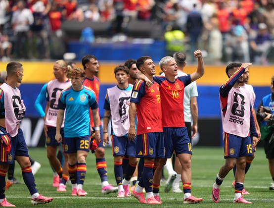 (260703) -- LOS ANGELES, July 3, 2026 -- Players of Spain greet the spectators after the round of 32 match between Spain and Austria at the 2026 FIFA World Cup, WM, Weltmeisterschaft, Fussball at Los Angeles Stadium in Los Angeles, the United States, July 2, 2026. ) (SP)U.S.-LOS ANGELES-FOOTBALL-FIFA WORLD CUP-ROUND OF 32-ESP VS AUT ChenxYichen 