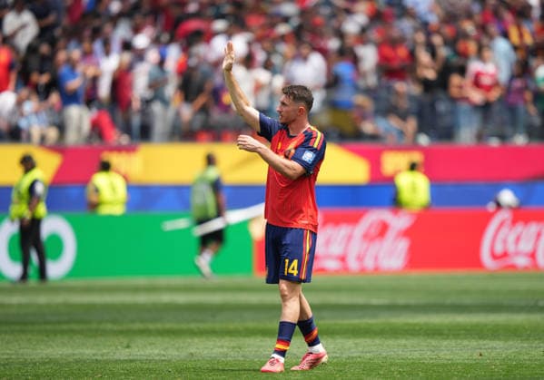 (260703) -- LOS ANGELES, July 3, 2026 -- Aymeric Laporte of Spain greets the spectators after the round of 32 match between Spain and Austria at the 2026 FIFA World Cup, WM, Weltmeisterschaft, Fussball at Los Angeles Stadium in Los Angeles, the United States, July 2, 2026. ) (SP)U.S.-LOS ANGELES-FOOTBALL-FIFA WORLD CUP-ROUND OF 32-ESP VS AUT ChenxYichen 