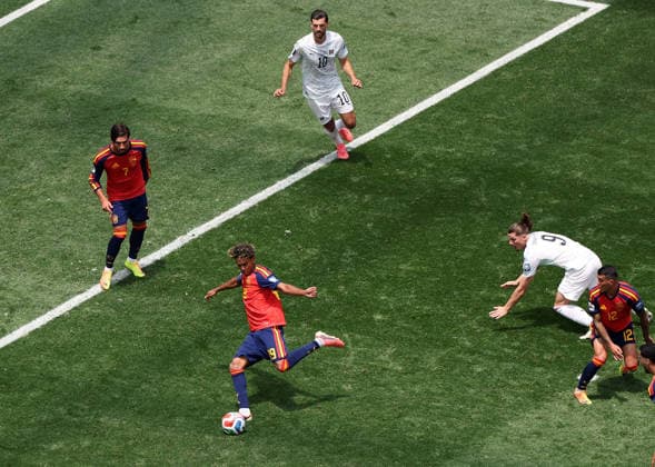 (260703) -- LOS ANGELES, July 3, 2026 -- Lamine Yamal (down) of Spain competes during the round of 32 match between Spain and Austria at the 2026 FIFA World Cup, WM, Weltmeisterschaft, Fussball at Los Angeles Stadium in Los Angeles, the United States, July 2, 2026. ) (SP)U.S.-LOS ANGELES-FOOTBALL-FIFA WORLD CUP-ROUND OF 32-ESP VS AUT LixYing 