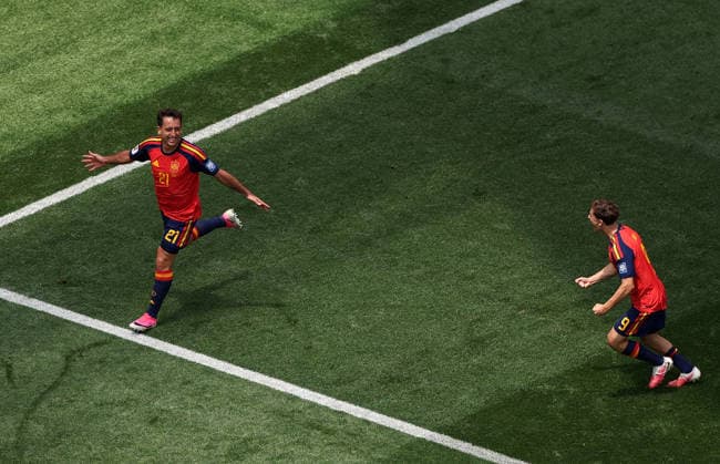 (260703) -- LOS ANGELES, July 3, 2026 -- Mikel Oyarzabal (L) of Spain celebrates after scoring during the round of 32 match between Spain and Austria at the 2026 FIFA World Cup, WM, Weltmeisterschaft, Fussball at Los Angeles Stadium in Los Angeles, the United States, July 2, 2026. ) (SP)U.S.-LOS ANGELES-FOOTBALL-FIFA WORLD CUP-ROUND OF 32-ESP VS AUT LixYing 