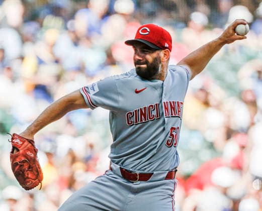 Cincinnati Reds relief pitcher Sam Moll throws in the seventh inning of the MLB, Baseball Herren, USA game between the Cincinnati Reds and the Milwaukee Brewers at American Family Field in Milwaukee, Wisconsin on Thursday, July 2, 2026.  MIL20260702831 TANNENxMAURY