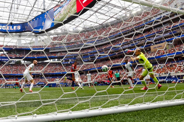 July 02, 2026 Spain defender Pedro Porro (12) scores a goal during the FIFA World Cup, WM, Weltmeisterschaft, Fussball 2026 round of 32 match between Spain and Austria in Inglewood, California. Mandatory Photo Credit : CSM Inglewood United States of America - ZUMAc04_ 20260702_zma_c04_015 Copyright: xCharlesxBausx