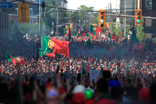 Fans of Portugal walk down a street ahead of the 2026 FIFA World Cup, WM, Weltmeisterschaft, Fussball match between Portugal and Croatia in Toronto, Canada 02 July 2026. Fans cheer in the streets of Toronto !ACHTUNG: NUR REDAKTIONELLE NUTZUNG!  Copyright: xBienvenidoxVelascox AMDEP7898 20260702-55020782323_1