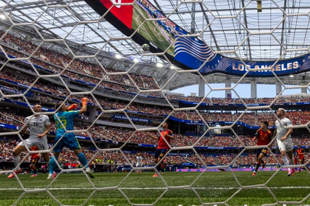 July 2, 2026, Los Angeles, California, USA: Spain goalkeeper Unai Simon (23) defends against Austria during the FIFA World Cup, WM, Weltmeisterschaft, Fussball Round of 32 soccer match at SoFi Stadium in Inglewood, Calif., Thursday, July 2, 2026. Los Angeles USA - ZUMAc68_ 20260702_zaf_c68_048 Copyright: xRingoxChiux