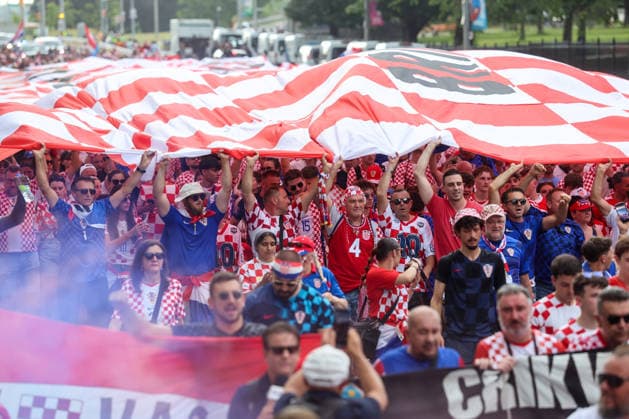 Portugal v Croatia: Round Of 32 - FIFA World Cup, WM, Weltmeisterschaft, Fussball 2026 Thousands of Croatian fans carry a large Croatian flag during a Croatian parade ahead of the FIFA World Cup 2026 Round Of 32 match between Portugal and Croatia at Toronto Stadium on July 2, 2026 in Toronto, Canada.  SanjinxStrukic PIXSELL