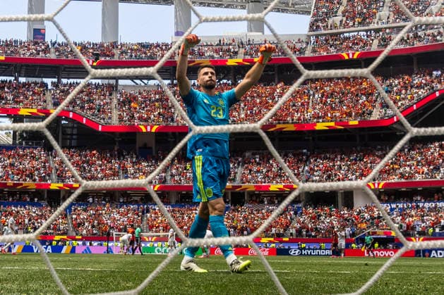 July 2, 2026, Los Angeles, California, USA: Spain goalkeeper Unai SimoÂ³n (23) celebrates after Spain defeated Austria in the FIFA World Cup, WM, Weltmeisterschaft, Fussball Round of 32 soccer match at SoFi Stadium in Inglewood, Calif., on Thursday, July 2, 2026. World Cup 2026: Spain 3:0 Austria  - ZUMAc68_ 20260702_zaf_c68_071 Copyright: xRingoxChiux