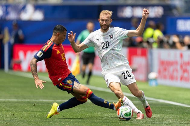 INGLEWOOD, CA - JULY 02: Pedro Porro 12 of Spain slide tackles Konrad Laimer 20 of Austria during the FIFA World Cup, WM, Weltmeisterschaft, Fussball 2026 Round of 32 match between Spain and Austria on July 2, 2026 at Los Angeles Stadium in Inglewood, CA. (Photo by Karl Anderson Icon Sportswire) SOCCER: JUL 02 FIFA World Cup 26 Round of 32 - Spain v Austria EDITORIAL USE ONLY Icon272260702008