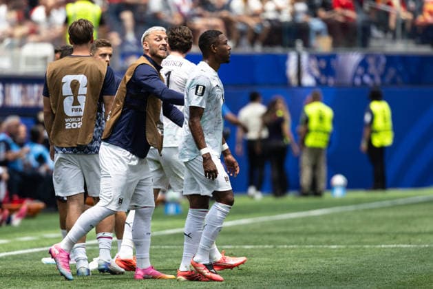SOCCER - FIFA World Cup, WM, Weltmeisterschaft, Fussball 2026 INGLEWOOD,CALIFORNIA,USA,02.JUL.26 - SOCCER - FIFA World Cup, round of 32, Spain vs Austria. Image shows Marko Arnautovic and David Alaba (AUT). Keywords: hydration break.  GEPAxpictures xArminxRauthner