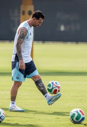 FIFA World Cup, WM, Weltmeisterschaft, Fussball 2026 - Argentina training session Argentina s Lionel Messi attends a training session at the Inter Miami stadium in Fort Lauderdale, Florida, USA, 02 July 2026. Argentina will face Cape Verde on 03 July in a 2026 FIFA World Cup Round of 32 match. FORT LAUDERDALE FLORIDA United States  Copyright: xCRISTOBALxHERRERA-ULASHKEVICHx