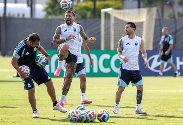 FIFA World Cup, WM, Weltmeisterschaft, Fussball 2026 - Argentina training session Argentina s Lionel Messi (R) attends a training session alongside teammate Nicolas Otamendi (C) at the Inter Miami stadium in Fort Lauderdale, Florida, USA, 02 July 2026. Argentina will face Cape Verde on 03 July in a 2026 FIFA World Cup Round of 32 match. FORT LAUDERDALE FLORIDA United States  Copyright: xCRISTOBALxHERRERA-ULASHKEVICHx