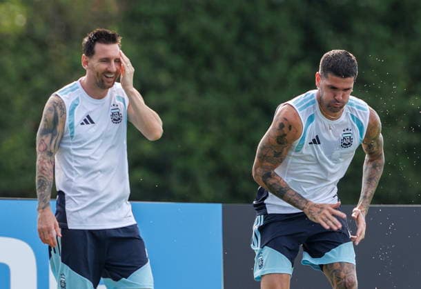 FIFA World Cup, WM, Weltmeisterschaft, Fussball 2026 - Argentina training session Argentina s Rodrigo De Paul (R) and Lionel Messi (L) attend a training session at the Inter Miami stadium in Fort Lauderdale, Florida, USA, 02 July 2026. Argentina will face Cape Verde on 03 July in a 2026 FIFA World Cup Round of 32 match. FORT LAUDERDALE FLORIDA United States  Copyright: xCRISTOBALxHERRERA-ULASHKEVICHx