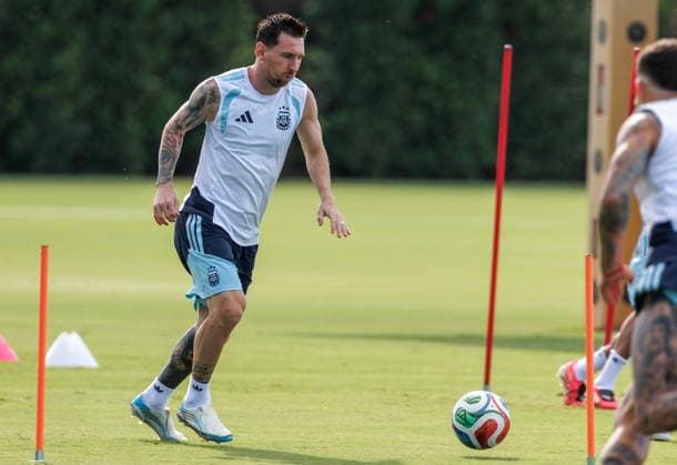 FIFA World Cup, WM, Weltmeisterschaft, Fussball 2026 - Argentina training session Argentina s Lionel Messi attends a training session at the Inter Miami stadium in Fort Lauderdale, Florida, USA, 02 July 2026. Argentina will face Cape Verde on 03 July in a 2026 FIFA World Cup Round of 32 match. FORT LAUDERDALE FLORIDA United States  Copyright: xCRISTOBALxHERRERA-ULASHKEVICHx