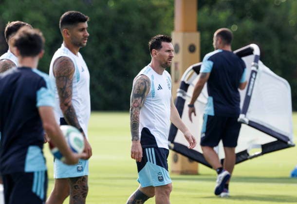 FIFA World Cup, WM, Weltmeisterschaft, Fussball 2026 - Argentina training session Argentina s Lionel Messi (C) attends a training session at the Inter Miami stadium in Fort Lauderdale, Florida, USA, 02 July 2026. Argentina will face Cape Verde on 03 July in a 2026 FIFA World Cup Round of 32 match. FORT LAUDERDALE FLORIDA United States  Copyright: xCRISTOBALxHERRERA-ULASHKEVICHx