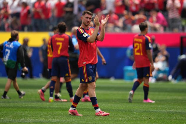 RECORD DATE NOT STATED 2nd July 2026; SoFi Stadium, Los Angeles, California, United States of America; FIFA World Cup, WM, Weltmeisterschaft, Fussball Football, Spain versus Austria; Aymeric Laporte of Spain applauds the Spain fans after Spain beat Austria 3-0 to advance to the last 16 AlecxBrown