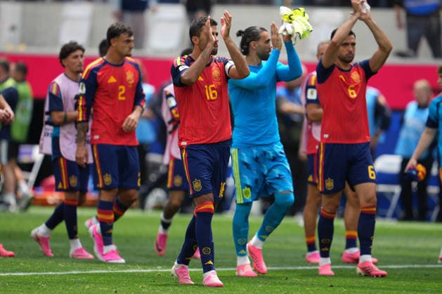 RECORD DATE NOT STATED 2nd July 2026; SoFi Stadium, Los Angeles, California, United States of America; FIFA World Cup, WM, Weltmeisterschaft, Fussball Football, Spain versus Austria; Rodri of Spain leads the Spanish team in applauding their fans after Spain beat Austria 3-0 to advance to the last 16 AlecxBrown