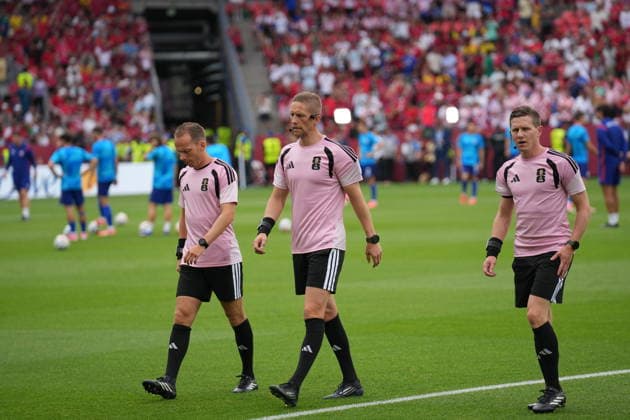 Portugal v Croatia - FIFA World Cup, WM, Weltmeisterschaft, Fussball 2026 - Round of 32 TORONTO, CANADA - JULY 2: Referee Espen Eskas and assistant referees enter the pitch prior the 2026 FIFA World Cup Round of 32 match between Portugal and Croatia at Toronto Stadium (BMO Field) in Toronto, Ontario, Canada on July 2, 2026. Mert Alper Dervis Anadolu Ontario Canada. Editorial use only. Please get in touch for any other usage.  Copyright: x2026xAnadoluxMertxAlperxDervisx