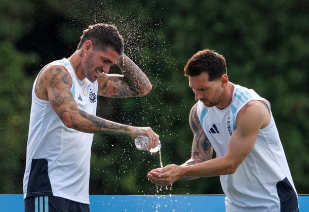 FIFA World Cup, WM, Weltmeisterschaft, Fussball 2026 - Argentina training session Argentina s Rodrigo De Paul (L) and Lionel Messi (R) attend a training session at the Inter Miami stadium in Fort Lauderdale, Florida, USA, 02 July 2026. Argentina will face Cape Verde on 03 July in a 2026 FIFA World Cup Round of 32 match. FORT LAUDERDALE FLORIDA United States  Copyright: xCRISTOBALxHERRERA-ULASHKEVICHx